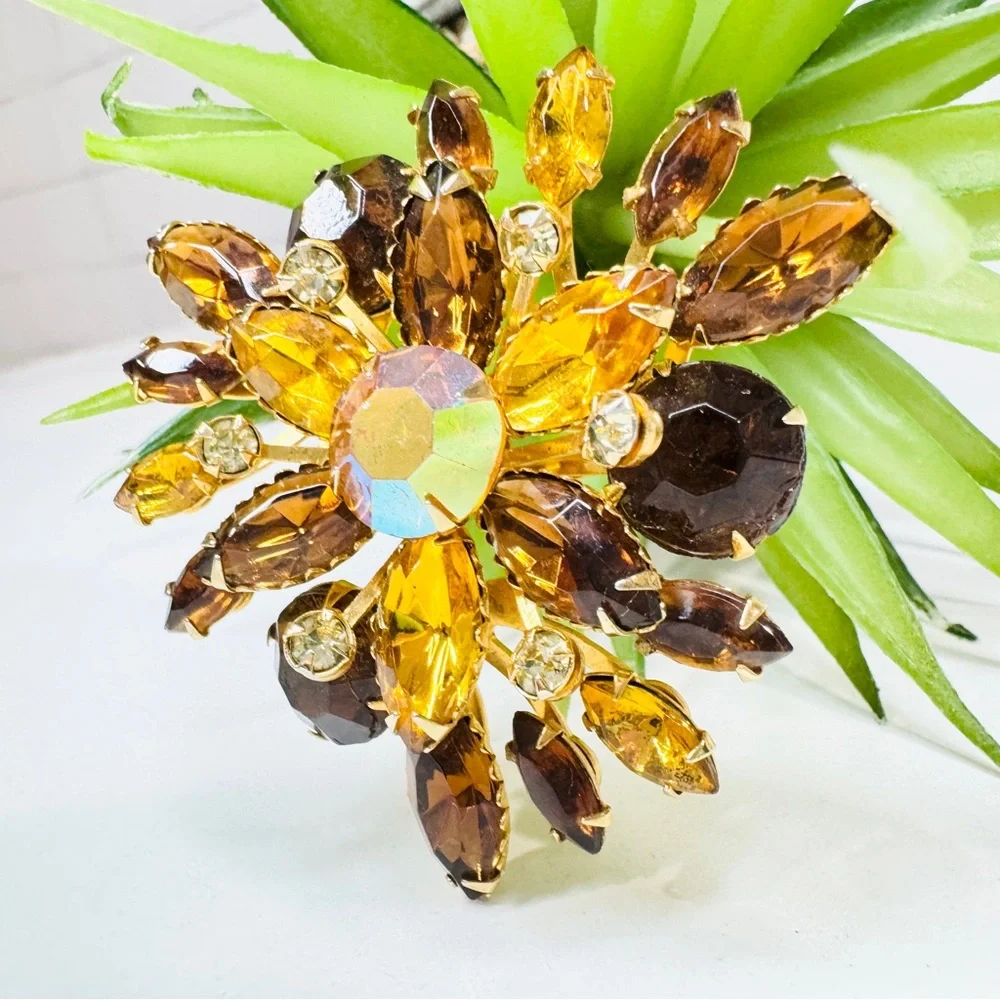 Vintage 50s Beau Jewels Root Beer Amber Glass Starburst Flower Brooch Pin Retro